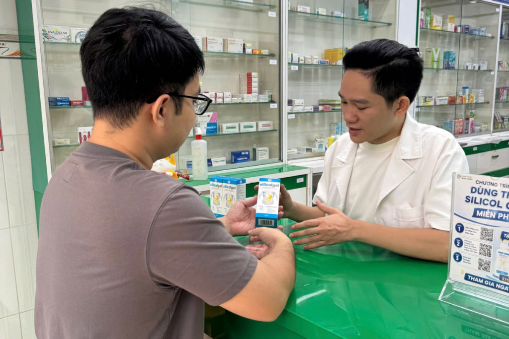 Luôn hướng dẫn người mua sử dụng khi giao đơn thuốc